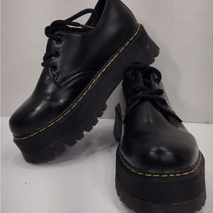 Black Platform Lace-Up Shoes size 2.5 pre owned Exellent condition